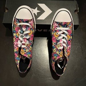 Converse Chuck Taylor All Star Lo Sneaker - Painted Floral. Women size 9. NIB